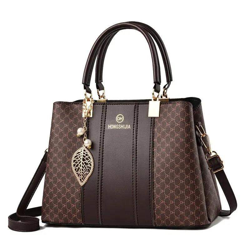 bolsa feminina fashion, feita em material principal em PU - HalloStore